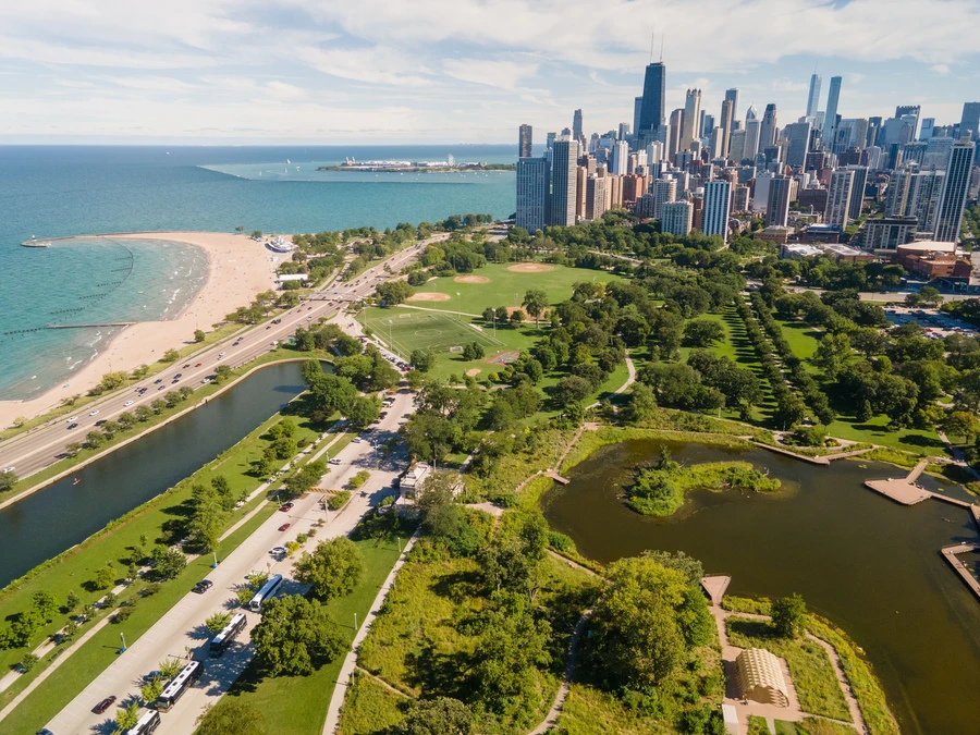 Grant Park with trees, paths, and Lake Michigan shoreline in Chicago Loop setting