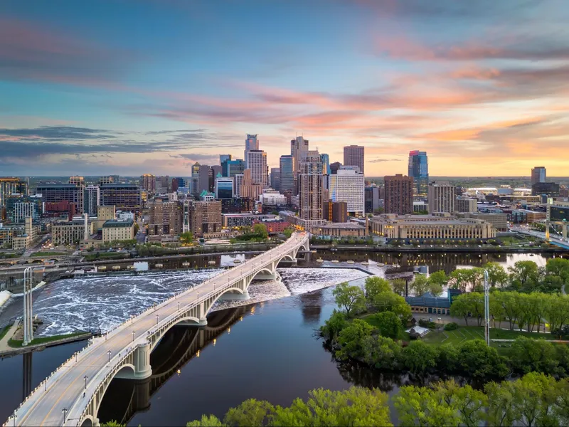 Downtown Minneapolis skyline roommate living