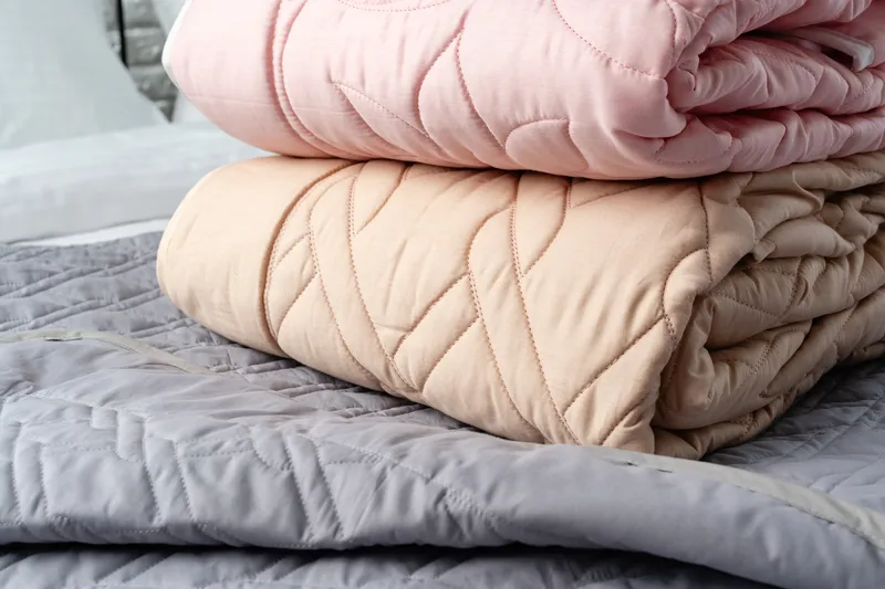 Stack of thick blankets for piano packing
